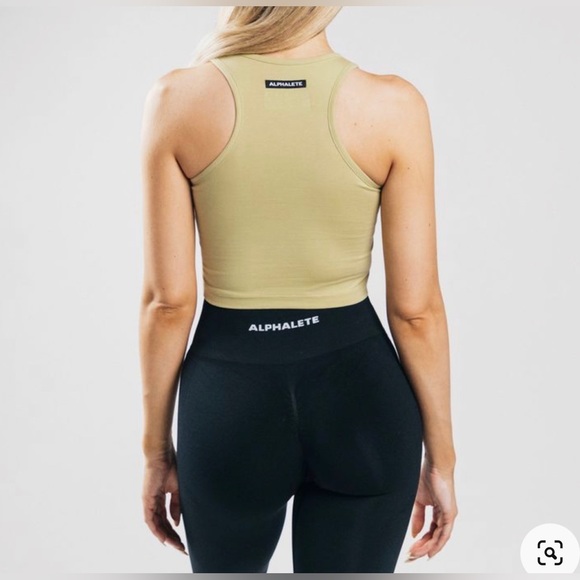 Alphalete Essential Crop Tank Light Olive Size XL NWT GYM WORKOUT ATHLEISURE - Picture 4 of 9